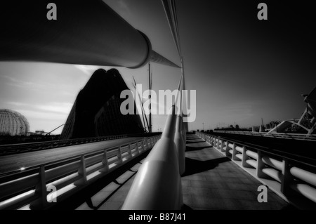 Gebäude "Agora" und 'L'Assut de l ' oder' Brücke (beide von Santiago Calatrava). Stadt der Künste und Wissenschaften Komplex. Valencia. Spanien. Stockfoto