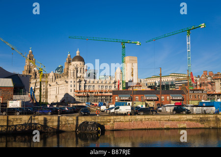 Waterfront "Baustelle" und drei Grazien, Liverpool, Merseyside, England Stockfoto