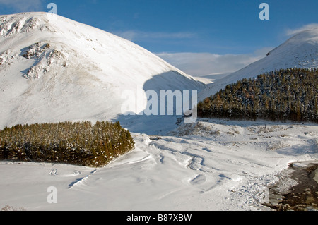 Monadhliath Hügel im Winter Schnee am Coignafearn auf dem River Findhorn Strath Dearn Inverness-Shire Schottland UK SCO 2062 Stockfoto