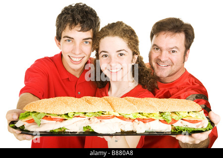 Fußball-Fans halten einen riesigen u-Boot-Sandwich isoliert auf weiß Stockfoto