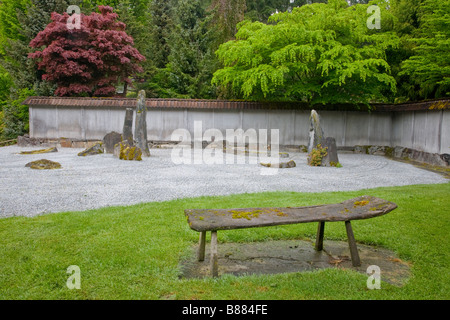 Woodinville WA Bank für die Anzeige der geharkt Sand und Stein im Zen-Garten des Heiligtums Welch Stockfoto