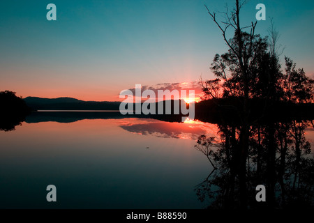 Sonnenuntergang am Ewen Maddock Dam, Mooloolah, Sunshine Coast, Queensland, Australien Stockfoto