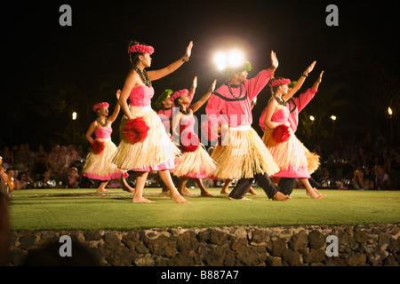 Tänzerinnen bei der alten Lahaina Luau, Lahaina, Maui, Hawaii Stockfoto