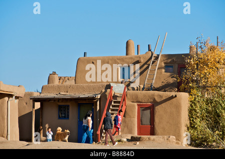 Bewohnten Adobe Häusern Taos Pueblo New Mexico USA Stockfoto