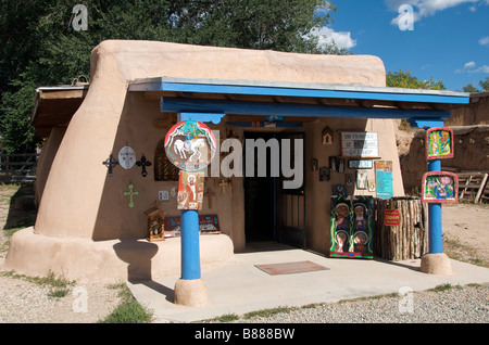 Geschenk Shop Ouside Kirche San Francisco de Assis verkaufen religiöse Gegenstände Taos New Mexico USA Stockfoto