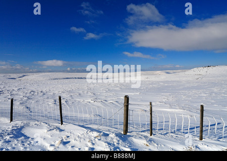 Winter auf Wessenden und West Nab, Meltham Moor in der Nähe von Hereford, West Yorkshire, Peak District National Park, England, UK. Stockfoto