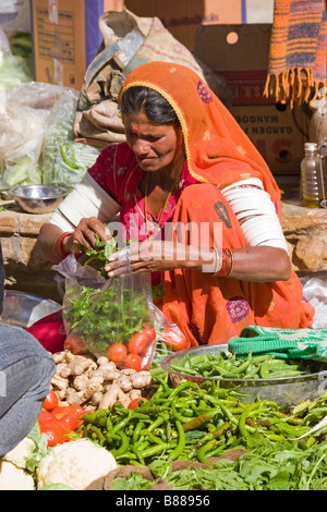 Frau verkauft Gemüse Basar Jaisalmer Rajasthan Indien Stockfoto