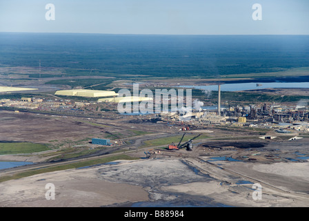 Eine Luftaufnahme der Syncrude Schweröl Upgrader Anlage in Alberta Tar Sands nördlich von Fort McMurray, Alberta, Kanada. Stockfoto