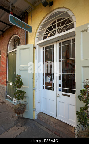 624 Piraten Gasse in New Orleans, wo berühmte Schriftsteller William Faulkner im Jahr 1925 lebte. Louisiana, USA. Stockfoto