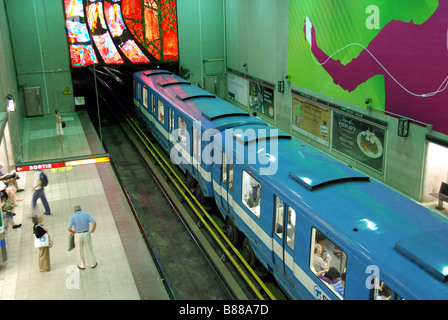 Montreal-u-Bahn-Bahnsteig Stockfoto