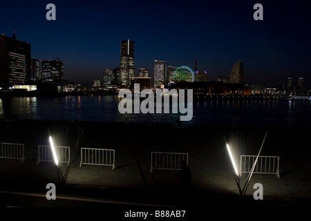 Nachtansicht des Bereichs Minato Mirai von Yokohama Japan Stockfoto