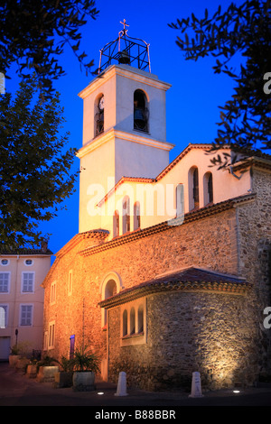 DORF SAINTE-MAXIME IN DER NACHT Stockfoto