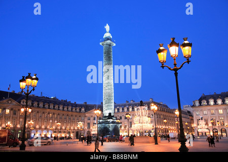 PARIS-PLACE VENDOME, IN DER NACHT Stockfoto