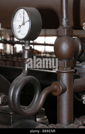 Euskirchen, Dependance Tuchfabrik Müller, LVR-Industriemuseum, Manometer ein Einem Webstuhl Stockfoto