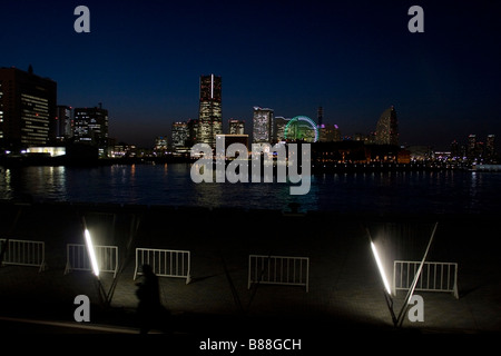 Nachtansicht des Bereichs Minato Mirai von Yokohama Japan Stockfoto