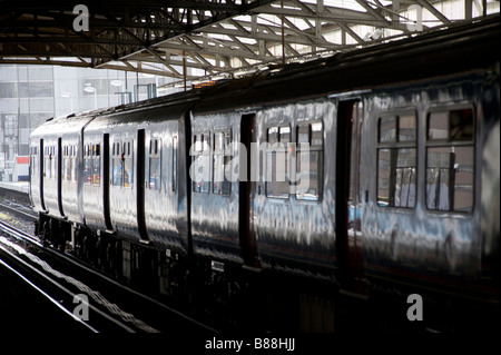 Capital Connect erstklassig 319 Zug sitzen in Blackfriars Bahnhof London England Stockfoto