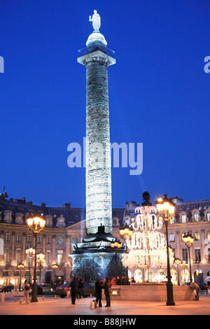 PARIS-PLACE VENDOME, IN DER NACHT Stockfoto