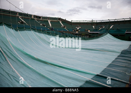 Abdeckung angehoben über den Centrecourt Wimbledon, ohne Dach, London, England. Stockfoto