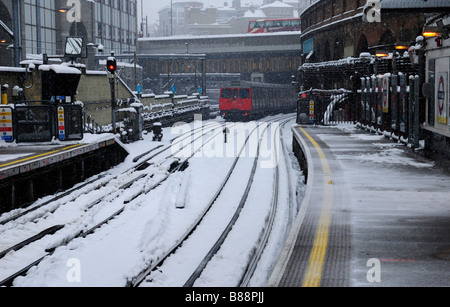 U-Bahn nach Farringdon u-Bahnstation Stockfoto