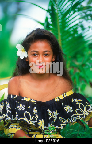 Polynesischen Mädchen in lokalen Kleid auf Aitutaki in Cook-Inseln Stockfoto