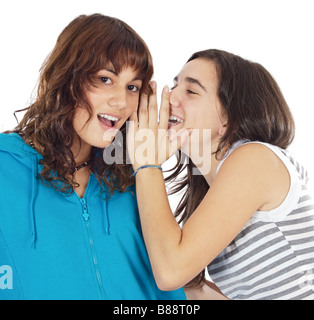 Zwei Teenager-Mädchen ein Geheimnis, das Ohr flüstern Stockfoto