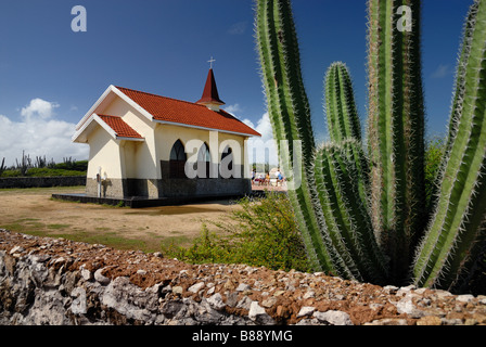 Die Alto Vista Kapelle ist eine kleine katholische Kirche auf den Hügeln oberhalb der Nordküste auf der Insel Aruba steht. Stockfoto