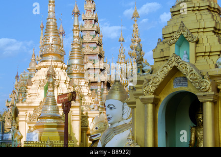 Nordterrasse Shwedagon Pagode Yangon, Myanmar Stockfoto