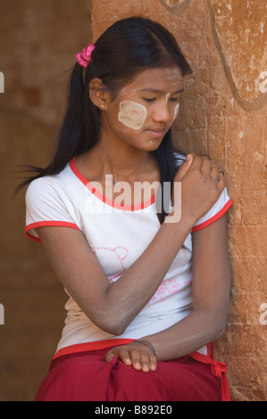 Porträt einer jungen burmesischen Frau, Myanmar Stockfoto