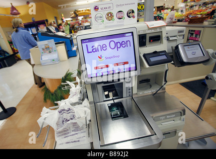 Lebensmittelgeschäft, Supermarkt, Self-service Check-out scanner Stockfoto