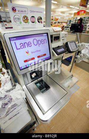 Lebensmittelgeschäft, Supermarkt, Self-service Check-out scanner Stockfoto