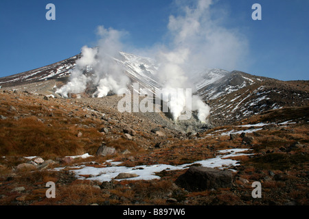 Aktiver Vulkan Asahidake / Mt Asahi, Daisetsuzan Nationalpark, Hokkaido, Japan Stockfoto