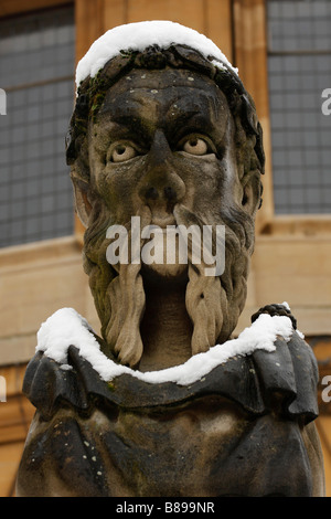 Schnee [des Kaisers Kopfoberseite] Skulptur außen "Sheldonian Theatre", "close up" stellen Detail, Oxford, England, Vereinigtes Königreich, Winter Stockfoto