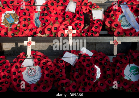 Mohn Kränze in Rhosneigr Dorf, Anglesey, Nordwales Stockfoto