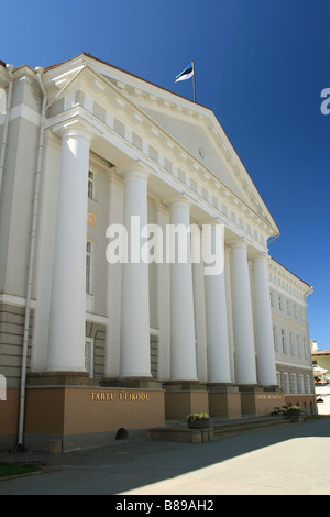 Die neoklassizistische Fassade der Universität Tartu (Tartu Ülikool) in den wichtigsten Universität Tartu, Estland. Stockfoto