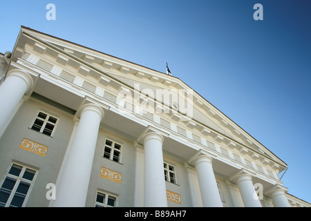 Detail der neoklassizistischen Fassade der Universität Tartu (Tartu Ülikool) in den wichtigsten Universität Tartu, Estland. Stockfoto