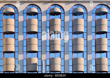 Typische moderne Dubai Gebäudearchitektur Stockfoto