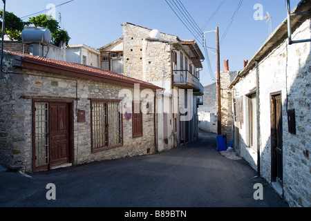 Kleine Straßenkreuzung in Lefkara, Südzypern Stockfoto