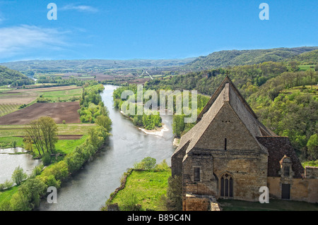 Blick auf den Fluss Dordogne von Hügeln in der Nähe von Beynac Dordogne, Südwest-Frankreich Stockfoto