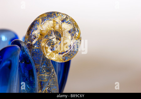 Eine Nahaufnahme von eine zwanzigsten Jahrhunderts handgefertigte italienische Glasschale. Stockfoto