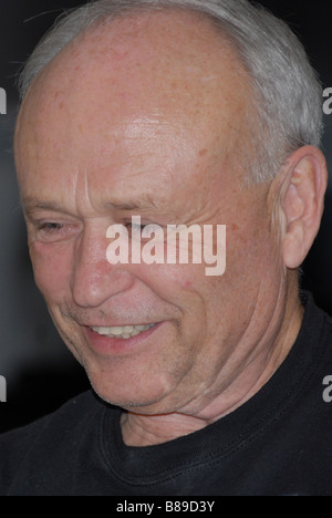 Ein 60 jähriger Mann lächelt und lacht. Stockfoto