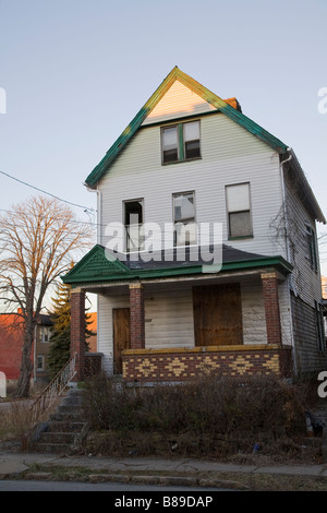 Unbewohnten Haus in armen heruntergekommenen Viertel in Pittsburgh Stockfoto