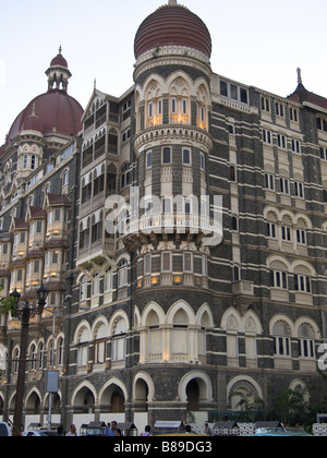 Das Taj Mahal Hotel Mumbai im Februar 2009 nach dem terroristischen Anschlag. Das Hotel war an diesem Tag noch geschlossen. Stockfoto