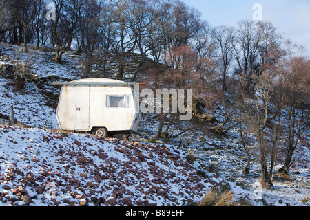 Einsame Wohnwagen auf Hügel Stockfoto