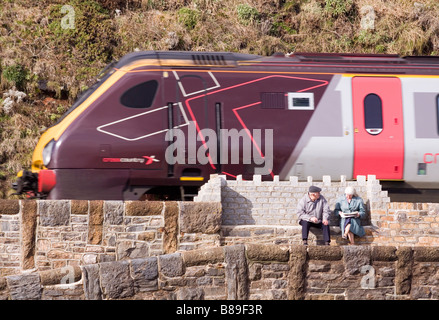 Cross Country Voyager entlang dem Deich in Dawlish Stockfoto