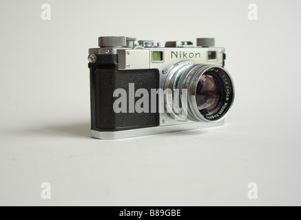 Nikon S 35 mm Entfernungsmesser Filmkamera mit Nikkor 1:1,4 50-mm-Objektiv, circa 1952. Stockfoto