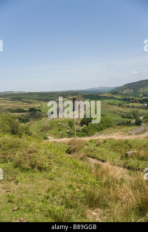 Dolwyddelan Burg liegt auf einem Hügel mit Blick auf die A470 Straße in der Nähe von Dolwyddelan Dorf in Conway County im Norden von Wales. Stockfoto