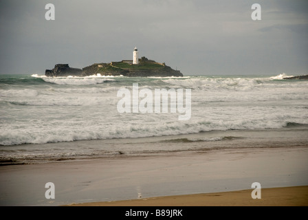 Godrevy Leuchtturm, Cornwall mit rauer See bei Ebbe Stockfoto