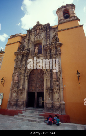 Kunstvoll geschnitzten Fassade der Templo de San Diego Kirche in der Stadt Guanajuato, Mexiko Stockfoto
