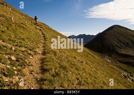 einzigen männlichen Backpacker auf Bowen Bäcker Gulch Trail in nie Sommer Wildnis colorado Stockfoto