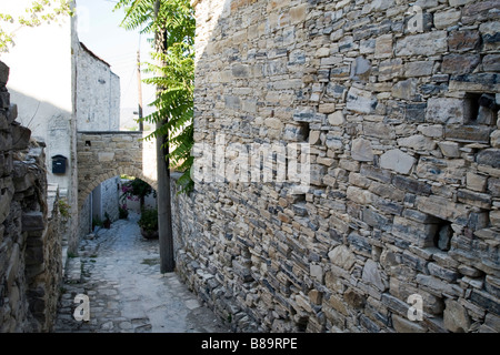 Kleine Straßenkreuzung in Lefkara, Südzypern Stockfoto